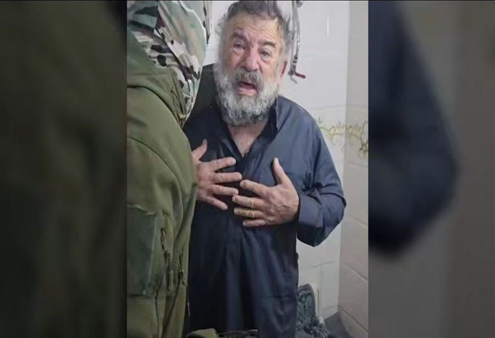 لحظة تحرير المنتج السوري محمد قبنض.. لقطات حية لحالته المزرية وانفعاله عند التعرّف عليه