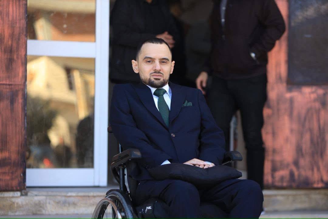 رصاصة داعش لم توقفه.. محمد الكميتي يحوّل شلل جسده إلى قصة انتصار إرادة