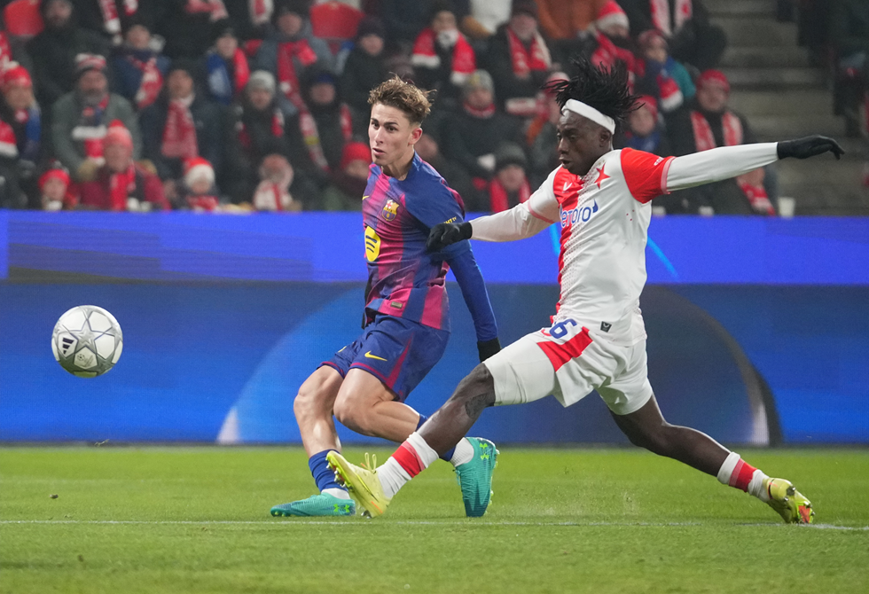 برشلونة يكتسح سلافيا براغ برباعية في دوري أبطال أوروبا