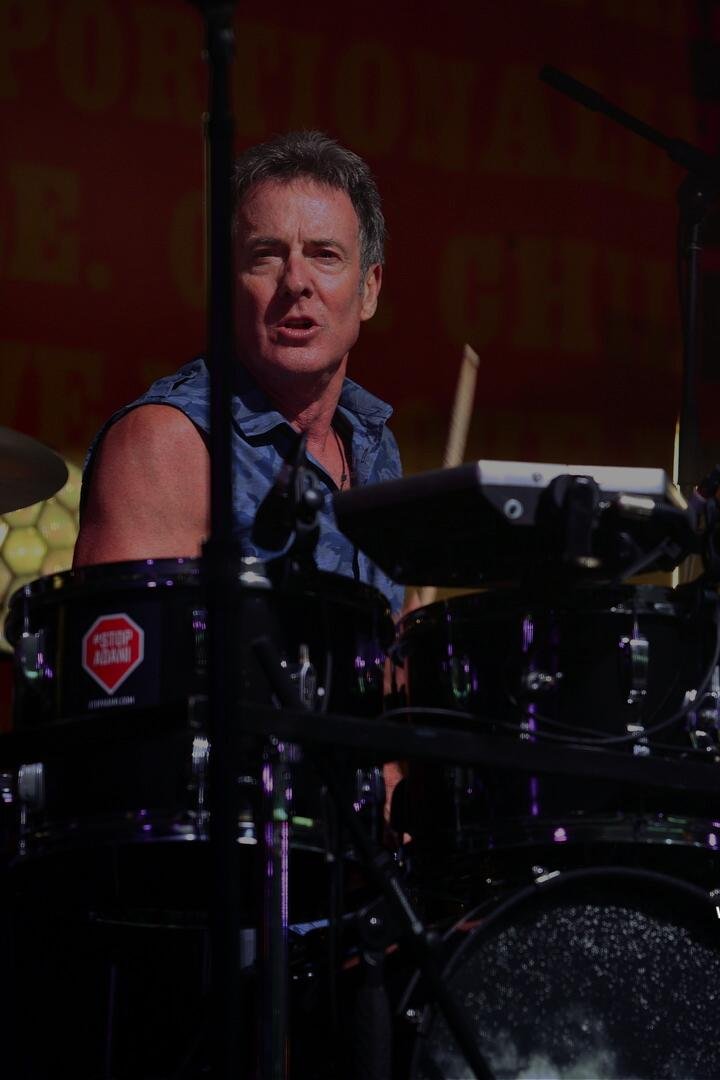 وفاة عازف طبول الروك الأسطوري روب هيرست