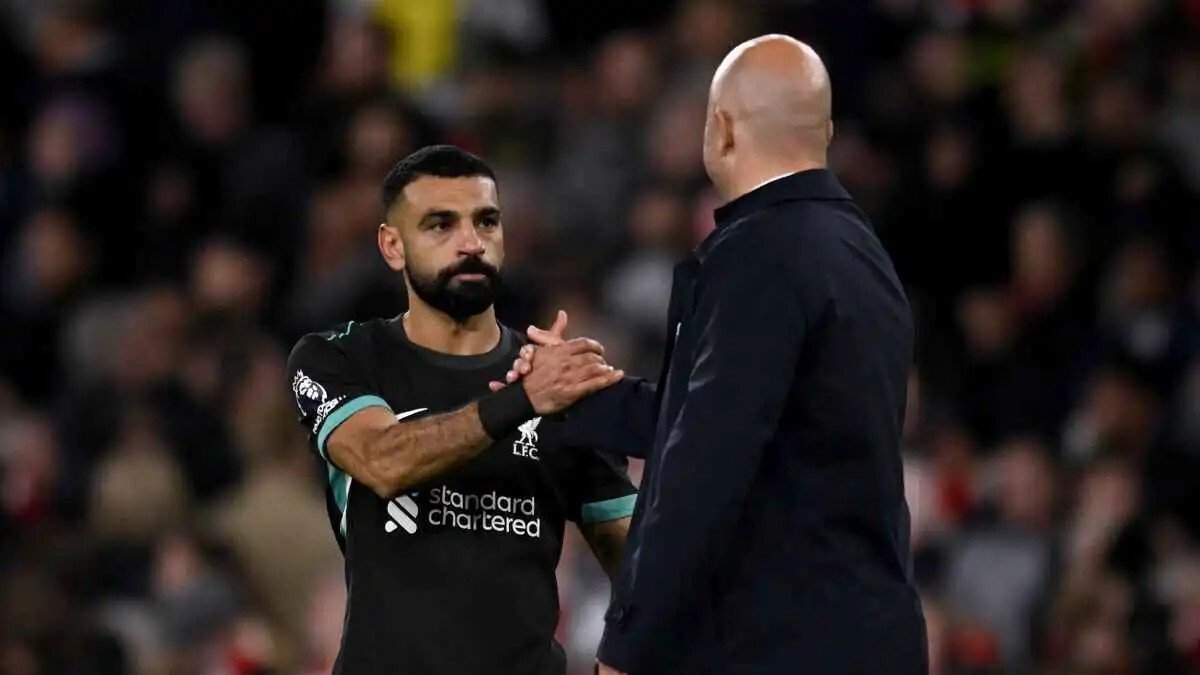 سلوت يوضح موقف محمد صلاح من الجلوس على دكة بدلاء ليفربول بشكل قاطع (فيديو)