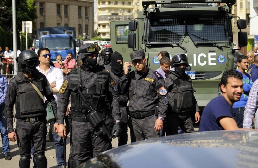 صانع الأغاني المسيئة للنبي يثير الجدل ويتحدى المصريين والحكومة