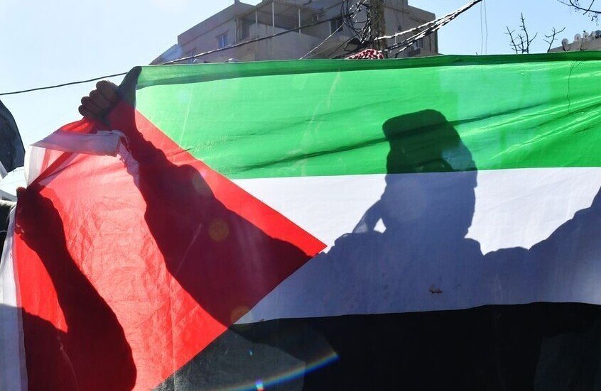 طلاب من جامعة أوسلو المؤيدون لفلسطين يقطعون خطاب رئيسة بنك النرويج المركزي