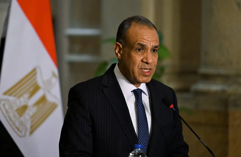 مصر توقع اتفاقية تعاون عسكري مع سلطنة عمان