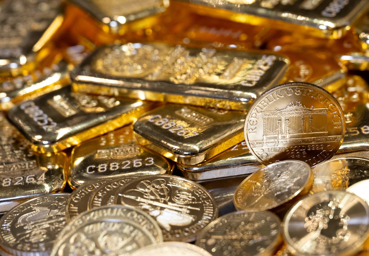 خبير اقتصادي يفسر أسباب الهبوط المفاجئ لأسعار الذهب