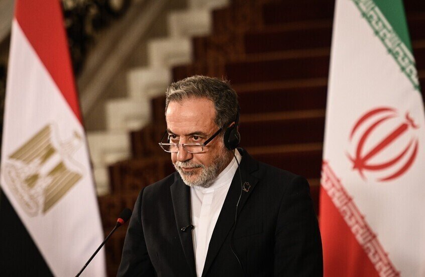 الخارجية القطرية: رئيس الوزراء يناقش مع لاريجاني في طهران جهود خفض التصعيد الإقليمي