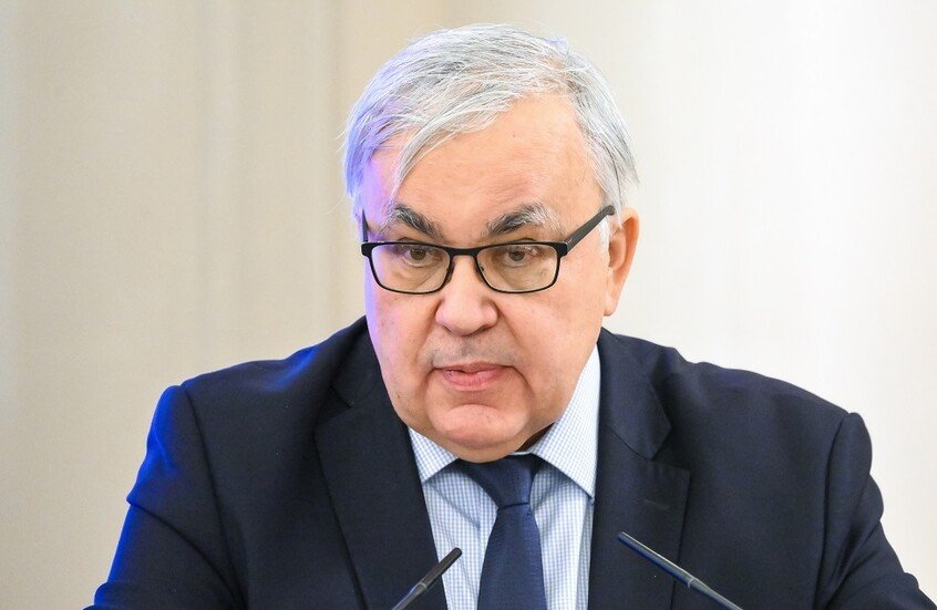 مستشار الرئيس الأمريكي يكشف عن اجتماع مسؤولين من غرب وشرق ليبيا في باريس