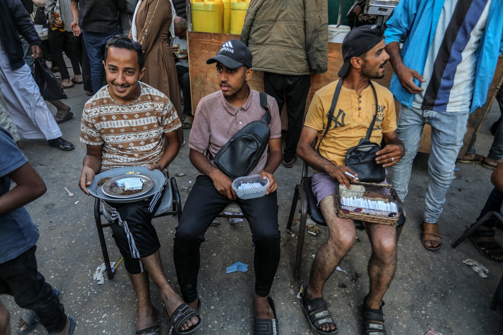 بعد 71 ألف قتيل… إسرائيل "قلقة" على صحة غزة من التدخين!