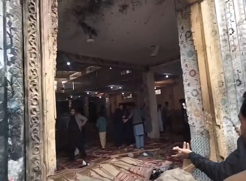 مقتدى الصدر يندد بتفجير داخل مسجد في باكستان ويصفه بـ”الفعل الفرعوني” (فيديو)