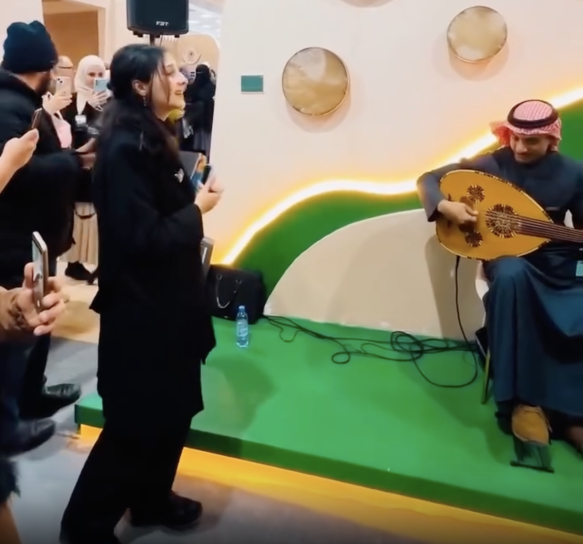عزف سعودي وصوت سوري يسرقان الأضواء في جناح الرياض بمعرض دمشق الدولي للكتاب
