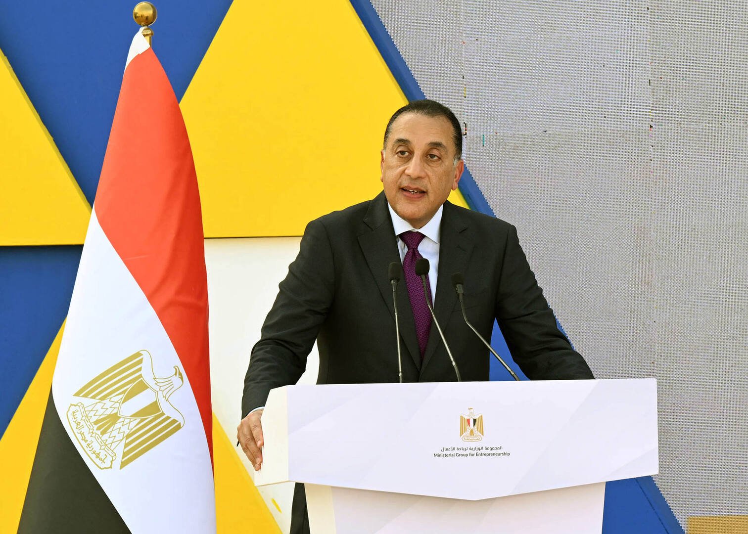 تطور مفاجئ يتعلق برئيس الحكومة المصرية قبيل انعقاد الجلسة البرلمانية الطارئة