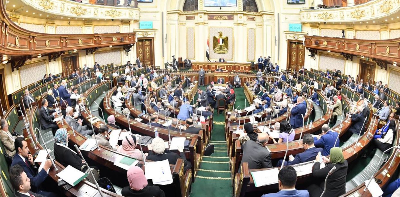 إعلامي مصري يلمّح إلى مفاجأة كبرى مرتقبة داخل البرلمان