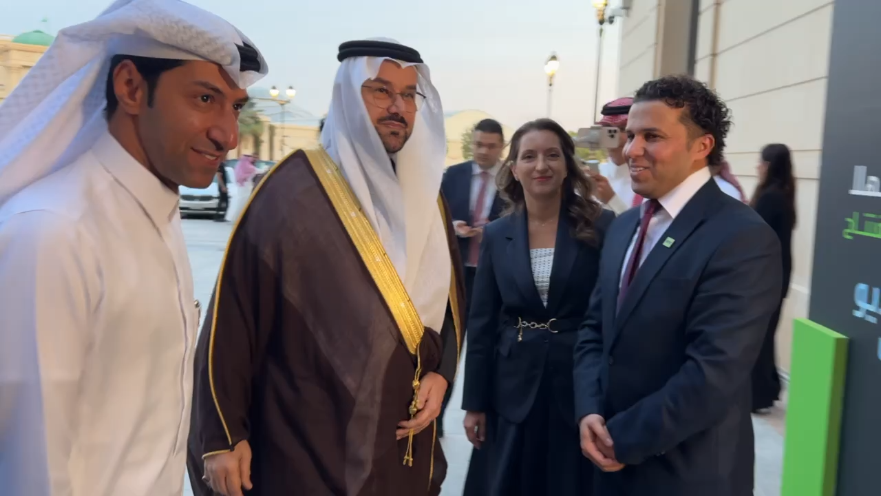 عرضة سعودية قبيل الافتتاح.. قناة RT العربية تدشن رسميا مكتبها الإقليمي بالعاصمة الرياض (فيديو)
