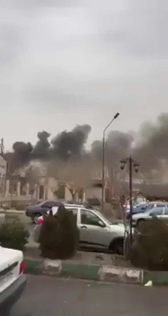 إيران.. اندلاع حريق في محطة توليد كهرباء في العاصمة طهران (فيديو)