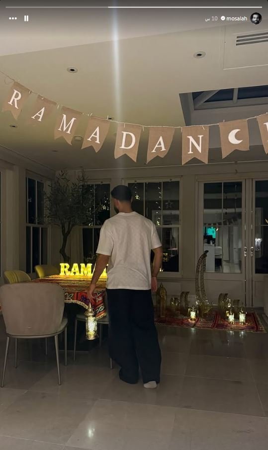 محمد صلاح يحتفل بقدوم رمضان بصورة دافئة من منزله