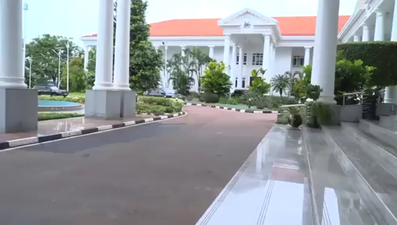 أول تحرك دبلوماسي له خارج السودان منذ أشهر.. قائد "قوات الدعم السريع" يزور أوغندا (صور + فيديو)