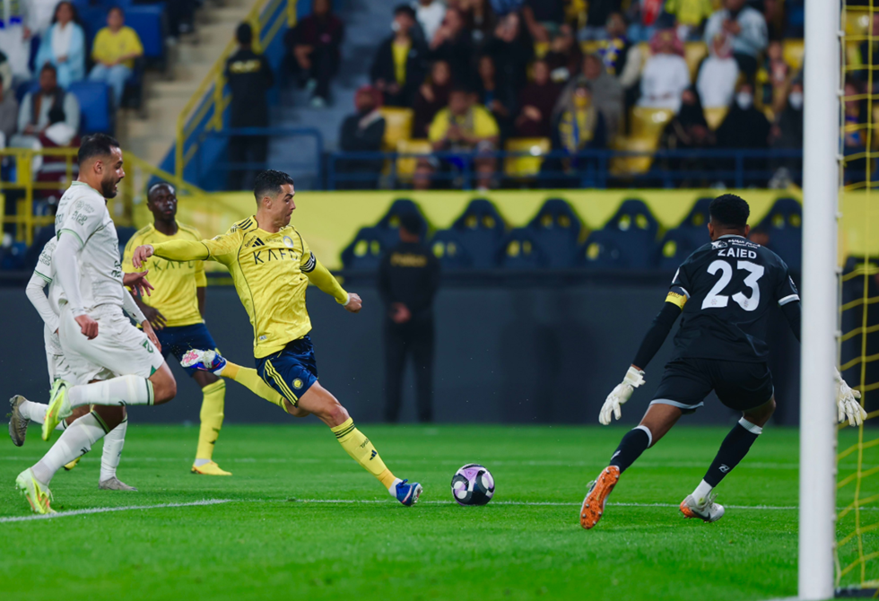 رونالدو يقود النصر لاكتساح الحزم واعتلاء صدارة الدوري السعودي