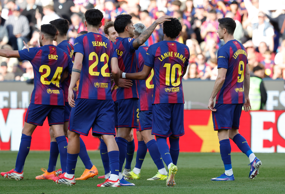 برشلونة يستغل تعثر ريال مدريد ويعتلي صدارة "الليغا"