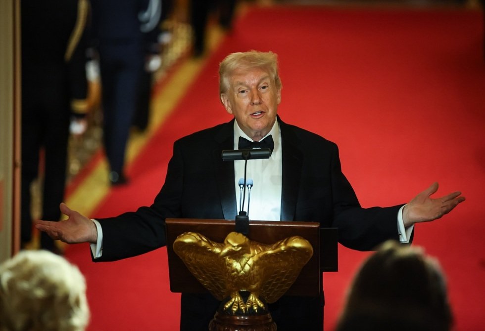دونالد ترامب على حافة تصعيد محتمل مع إيران وسط مخاوف من تأثير ذلك على انتخابات الكونغرس الأمريكي في نوفمبر