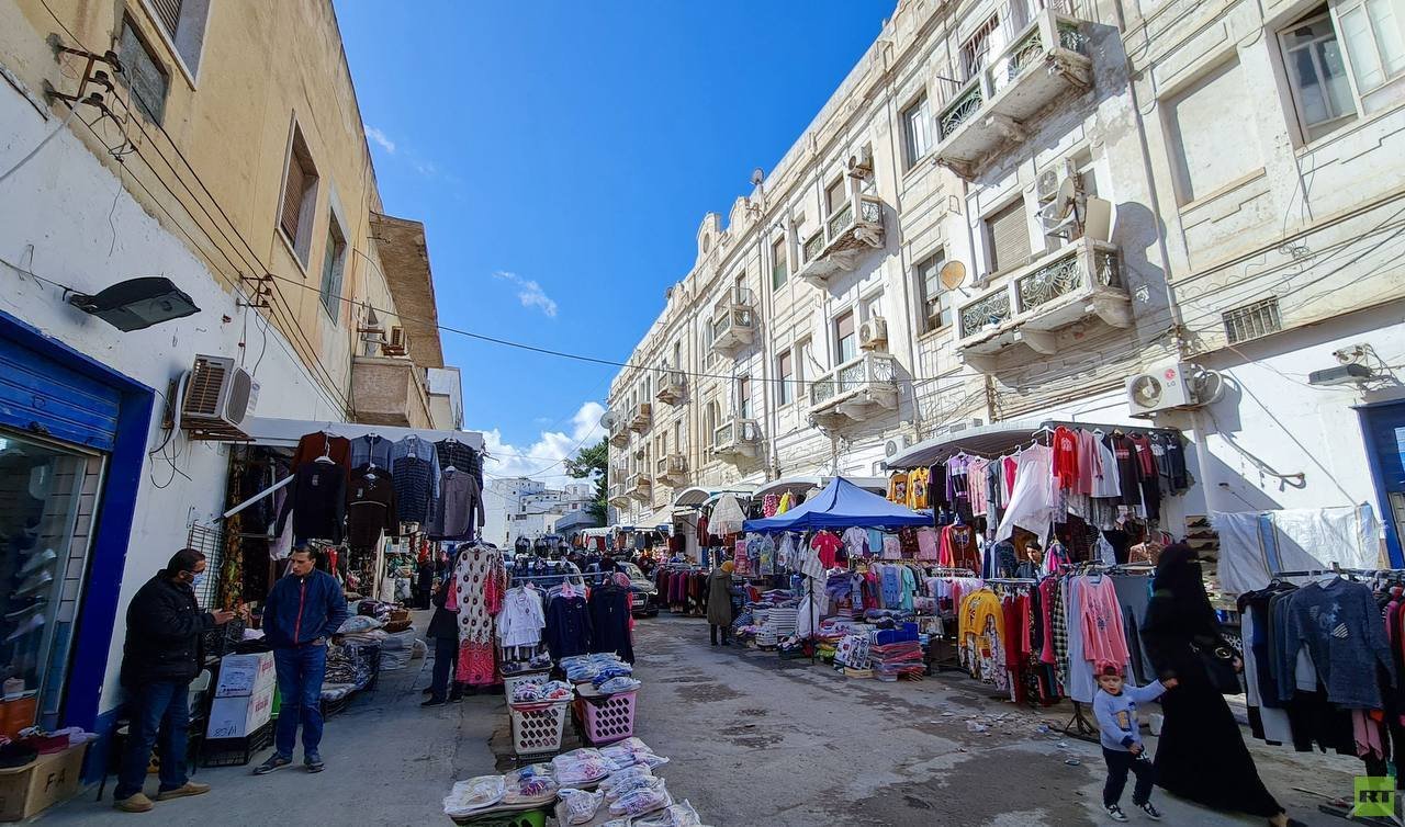 وسم "لا لفرض الضرائب" يتصدر المشهد والشارع الليبي يرفض المساس بلقمة العيش