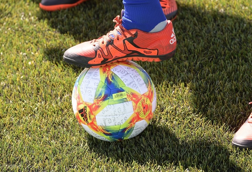 وفاة مفاجئة للاعب يبلغ 25 عاماً خلال مباراة كرة قدم