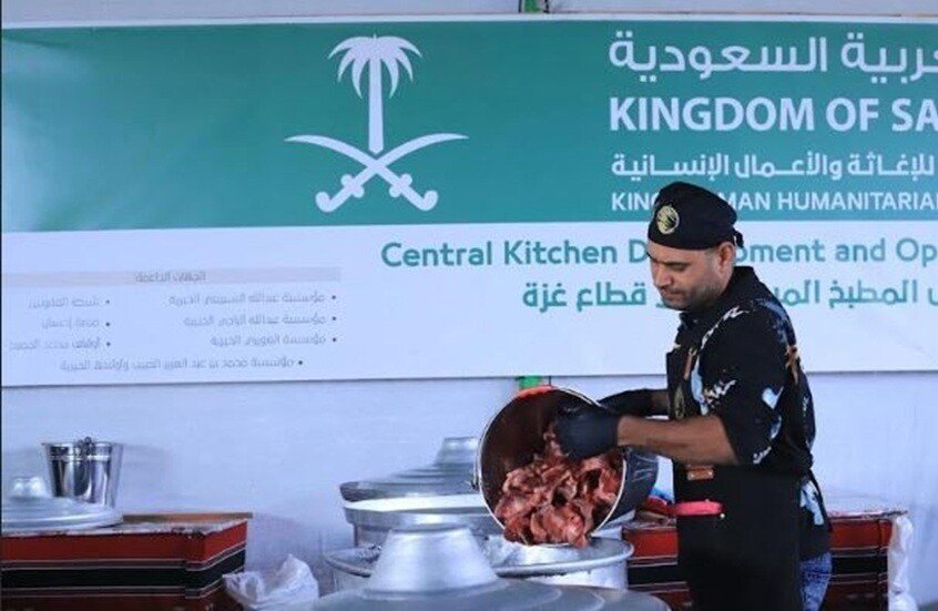 "أم الإمارات" تصل إلى مصر