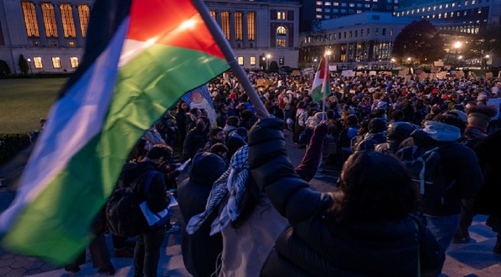 وزير الدفاع الأمريكي يعلن عن إجراءات ضد الجامعات التي دعمت فلسطين