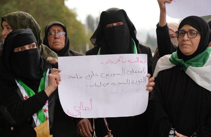 لبنان يسلّم سوريا 136 سجينًا لاستكمال محكوميتهم