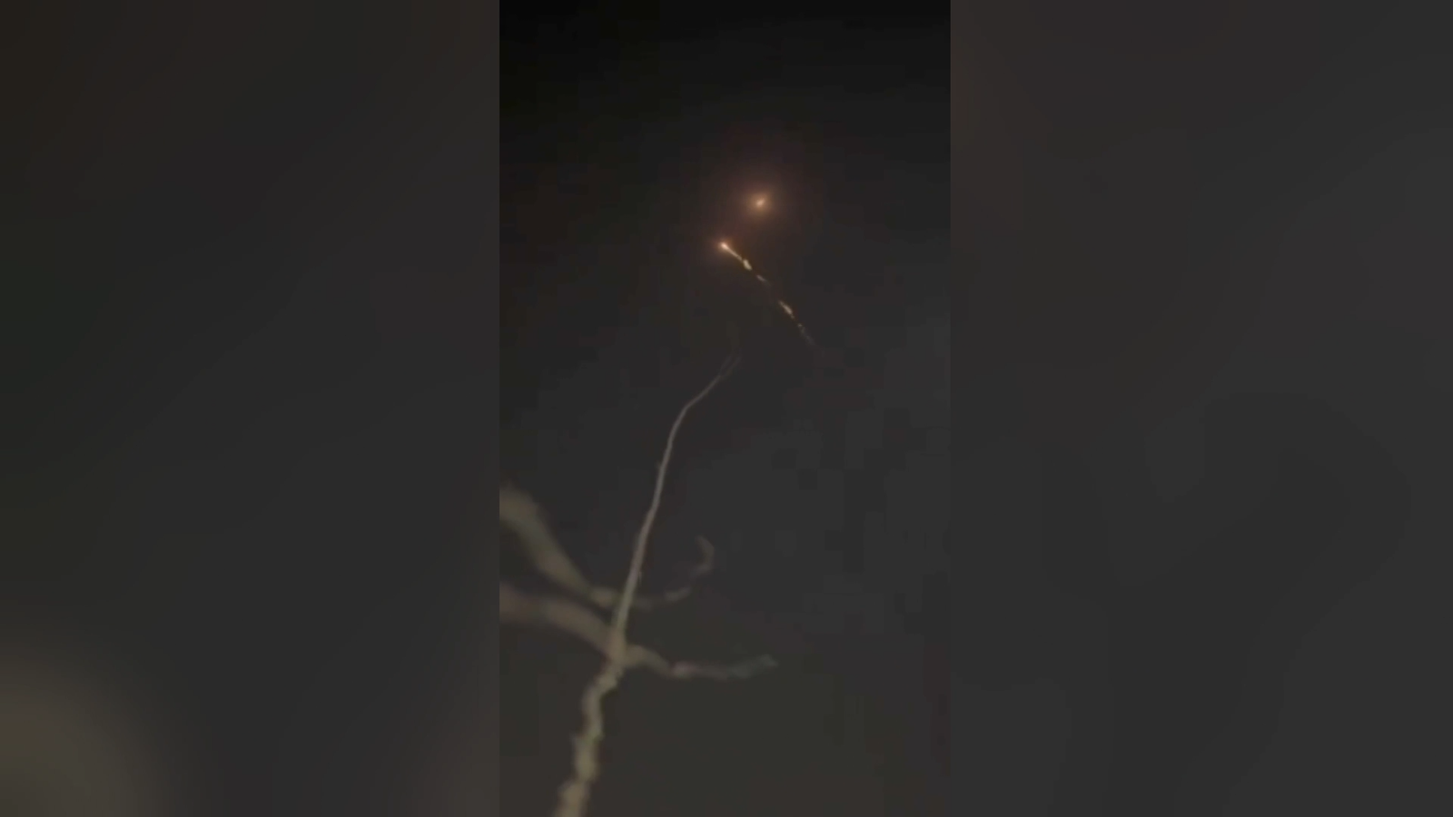 مشاهد توثق اعتراضاً صاروخياً فوق قاعدة العديد الجوية في قطر