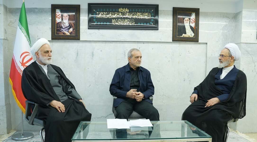 انعقاد الجلسة الثانية لمجلس القيادة المؤقت في إيران بحضور بزشكيان