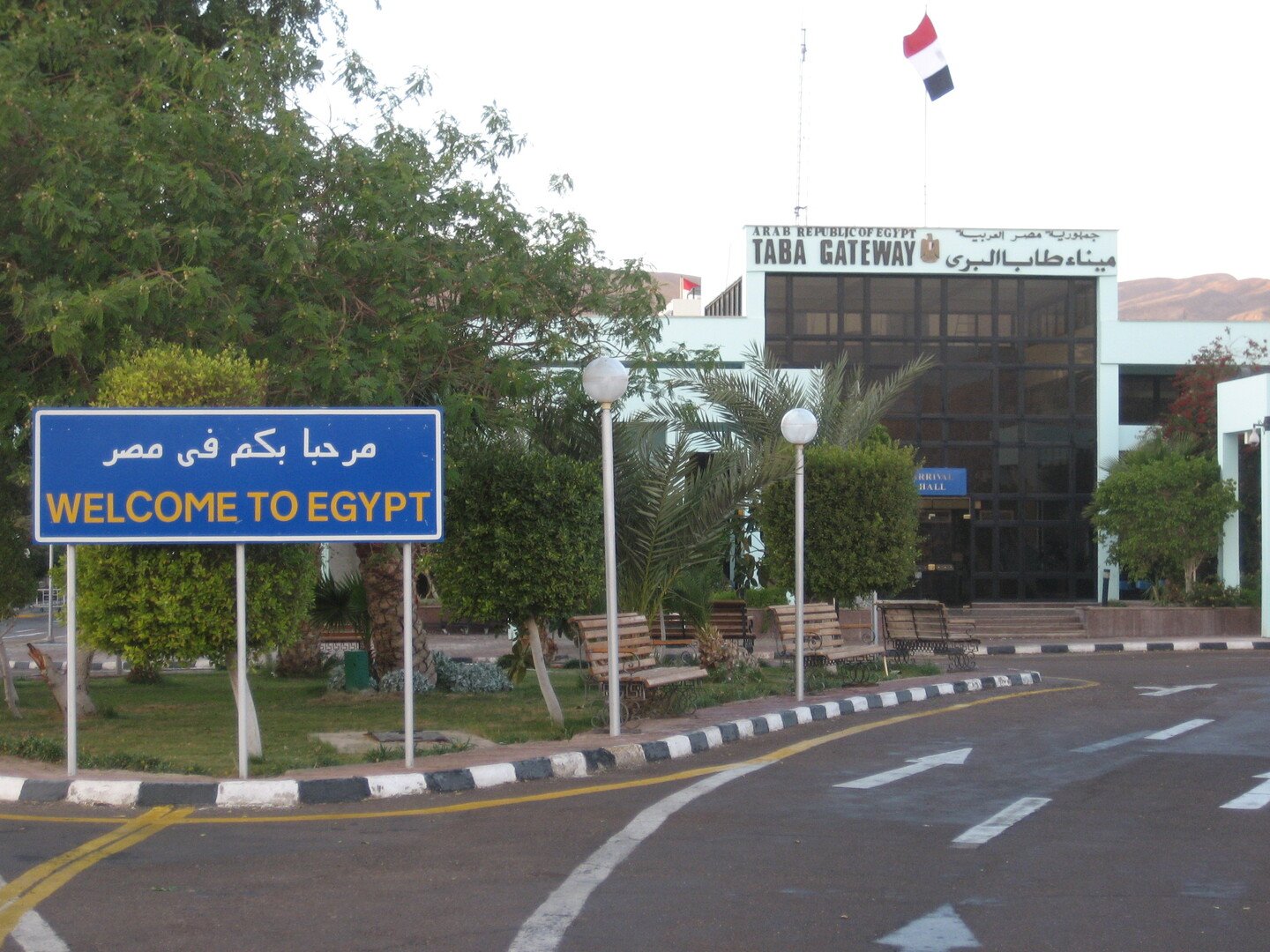 إسرائيل.. الإعلام العبري: 100 ألف إسرائيلي يخاطرون بالعودة إلى تل أبيب عبر مصر
