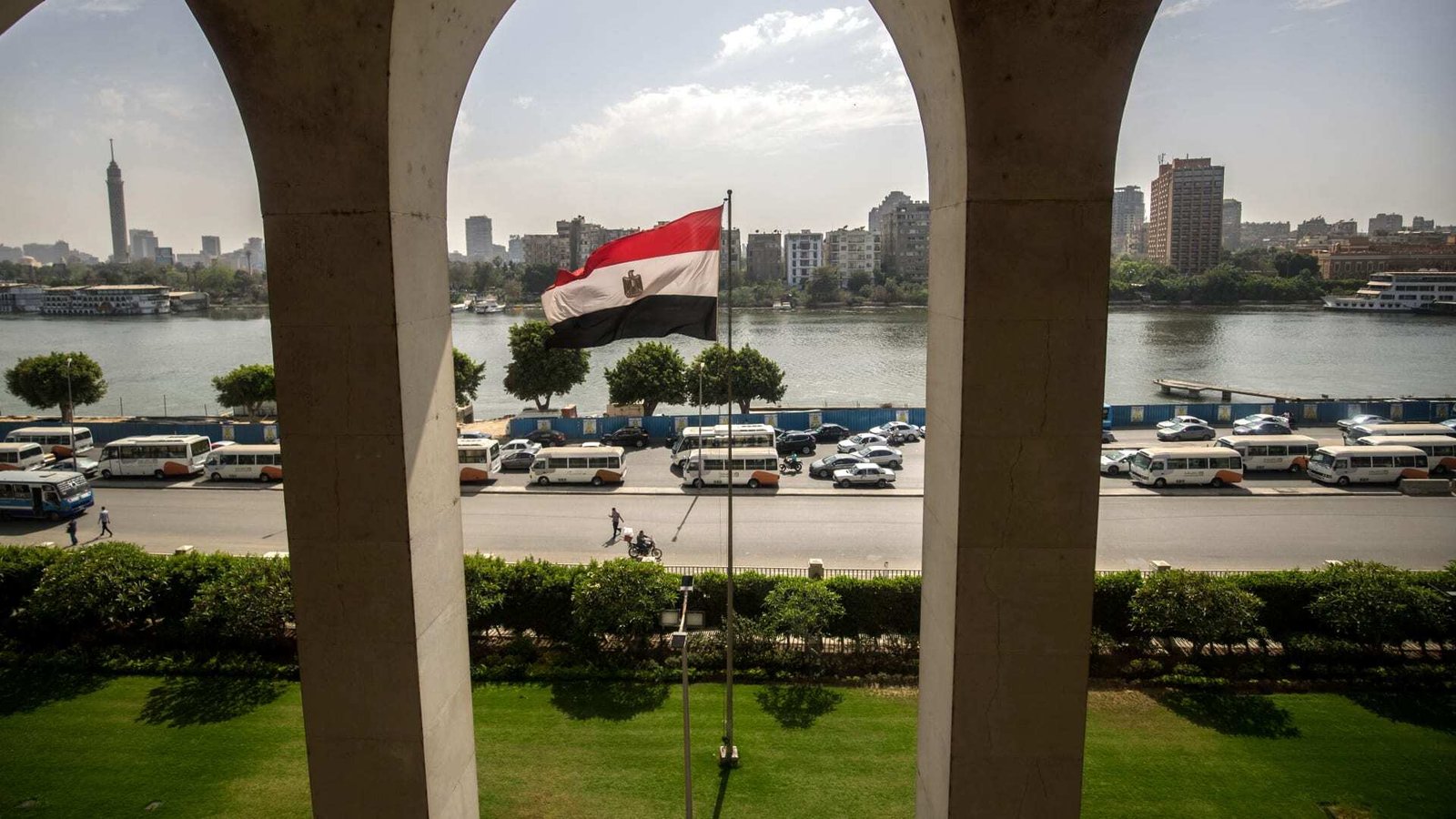 مصر تبعد أجانب لأسباب أمنية بينهم سوريون