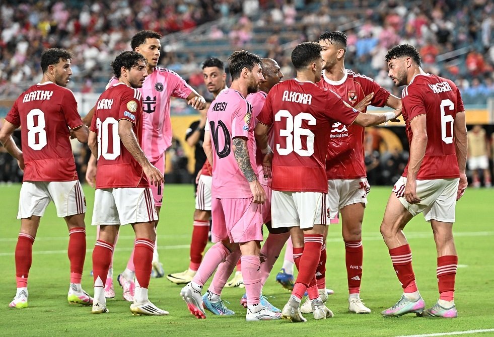 مناطحة الرؤوس.. ياسر إبراهيم يوضح سبب مشادته مع ميسي (فيديو)