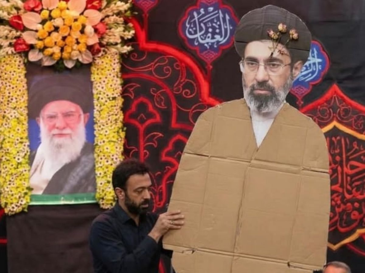 ما حقيقة استعراض ترامب"مجسم خامنئي الورقي"؟ (فيديوهات)