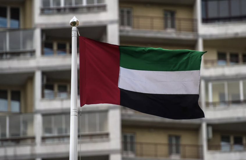 سفينة تجارية تبلغ عن دوي انفجار قرب مرسى الشارقة بالإمارات