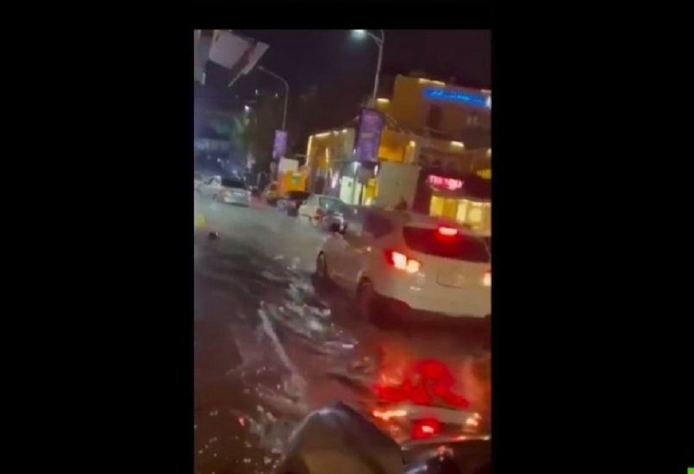 فيديو: سيول تغمر شوارع دمشق بعد أمطار غزيرة وعواصف رعدية