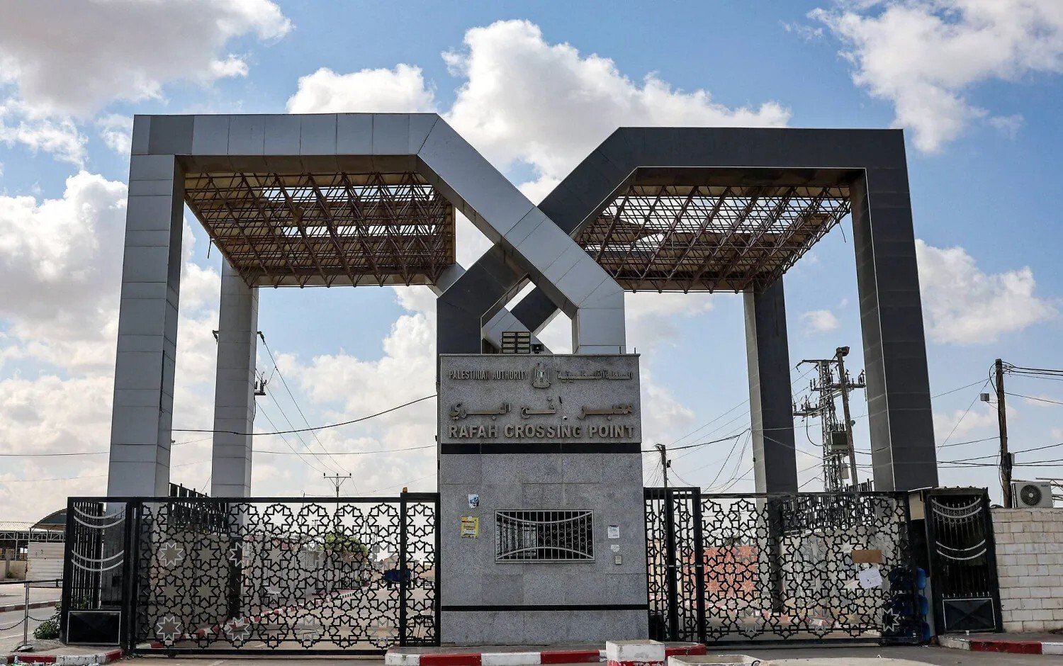 مصر تستأنف تدفق المساعدات إلى غزة عبر معبر رفح، مع دخول آلاف الأطنان من المساعدات
