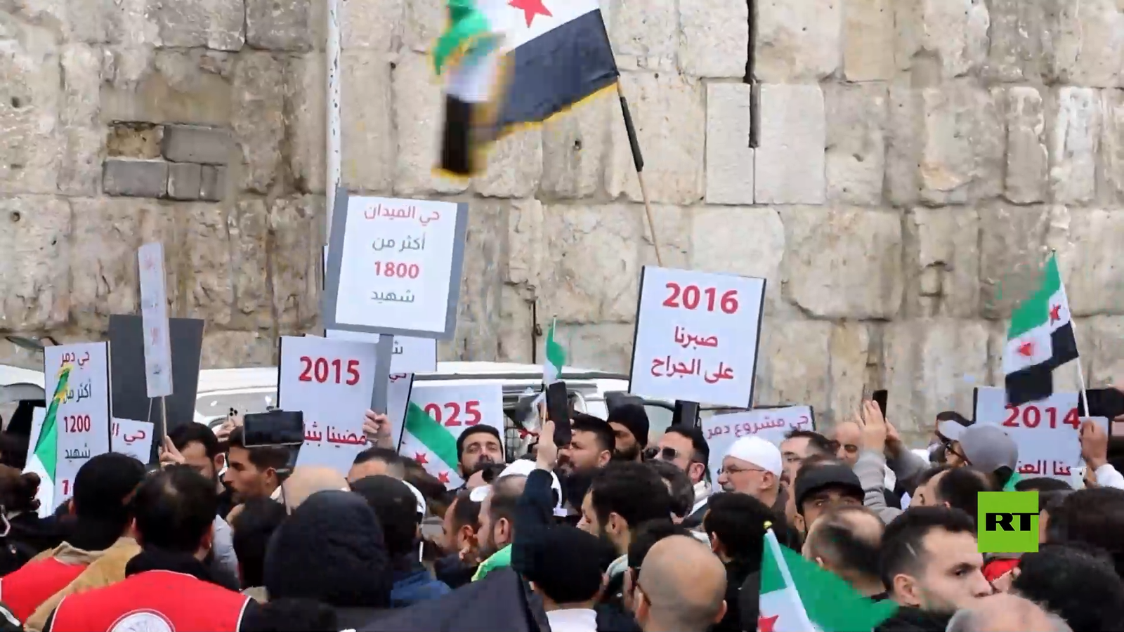 دمشق تحتفل بالذكرى الخامسة عشرة للثورة السورية بمسيرة حاشدة