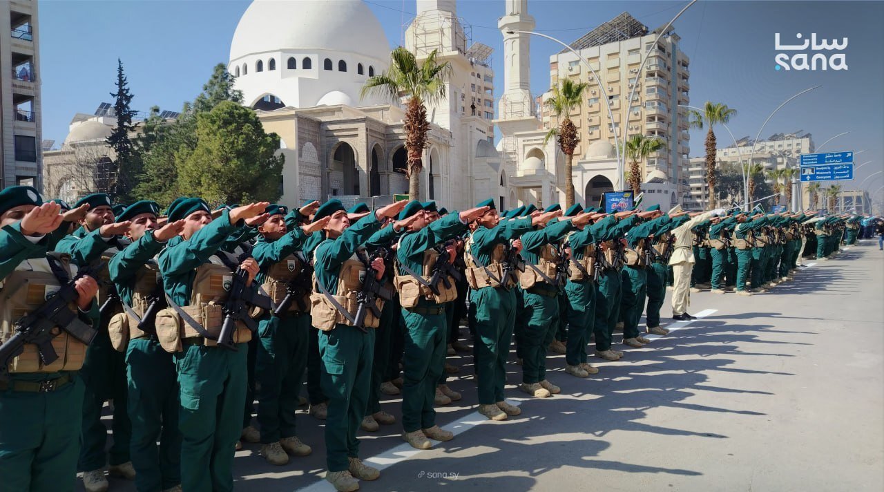 دمشق تشهد تخريج دفعة جديدة من عناصر وزارة الداخلية السورية وإطلاق هوية بصرية محدثة (صور)