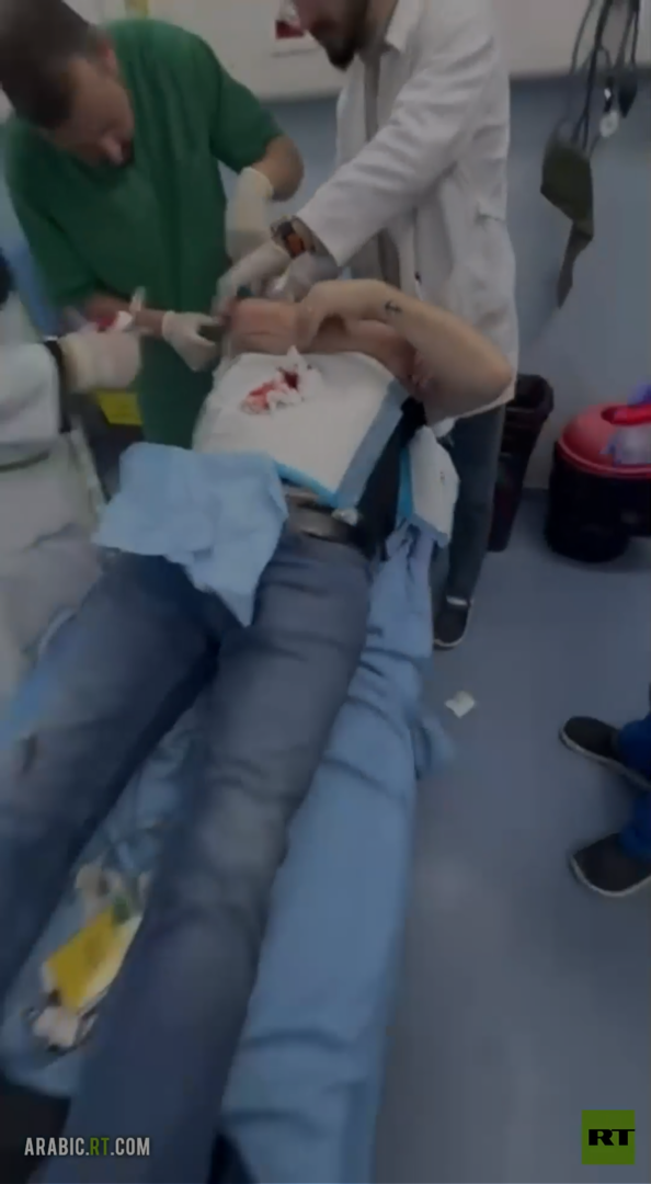 إصابة مراسل قناة RT ستيف سويني ومصوره بهجوم إسرائيلي في جنوب لبنان