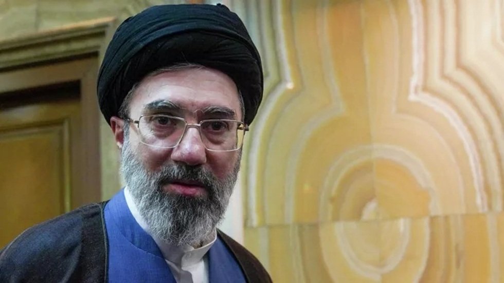 خامنئي يحدد أخطاء وقعت فيها أمريكا وإسرائيل خلال 3 حروب مع إيران