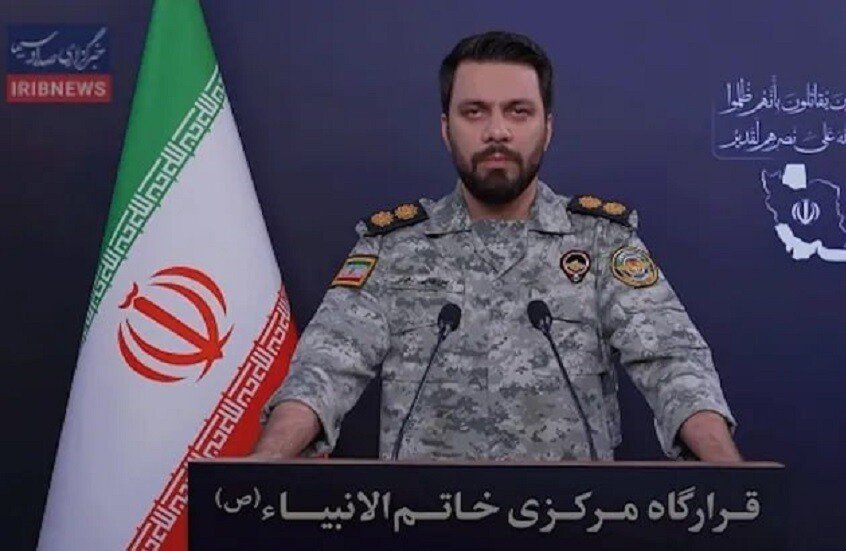 وزير أمريكي ينتقد التناقض في تصريحات ترامب بين إعلان النصر وتحذيره لطهران بشأن مضيق هرمز