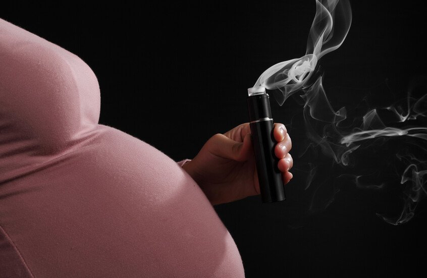 جدل علمي متواصل حول السجائر الإلكترونية وعلاقتها المحتملة بـالسرطان