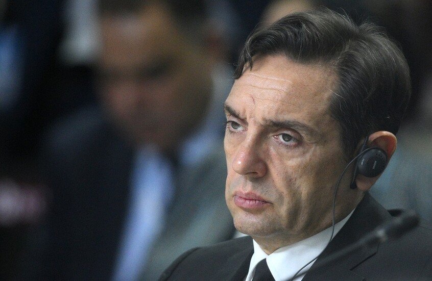فولين: الاتحاد الأوروبي قد يضغط على صربيا لتسخير جيشها وصناعاتها الدفاعية في الصراع مع روسيا