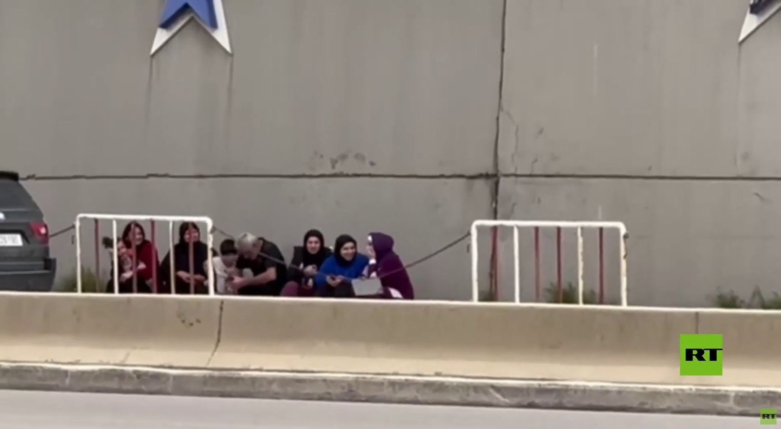 مشاهد RT لنزوح عائلات من منطقة الجناح في بيروت إثر تهديدات إسرائيلية بالقصف