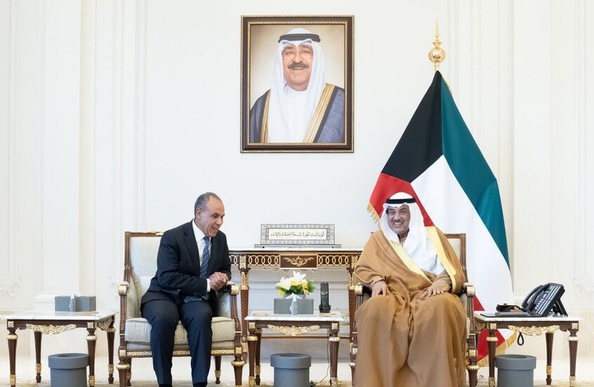 سفير الكويت لدى مصر يرد على تساؤلات حول ترحيل العمالة المصرية وسحب الودائع