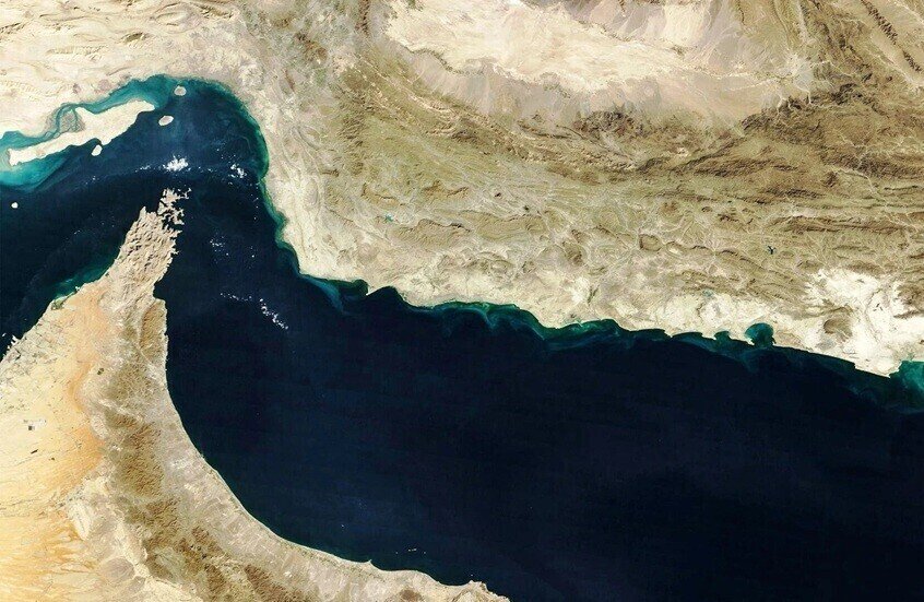 فرنسا تعلن نيتها تعزيز حضورها الأمني في مضيق هرمز
