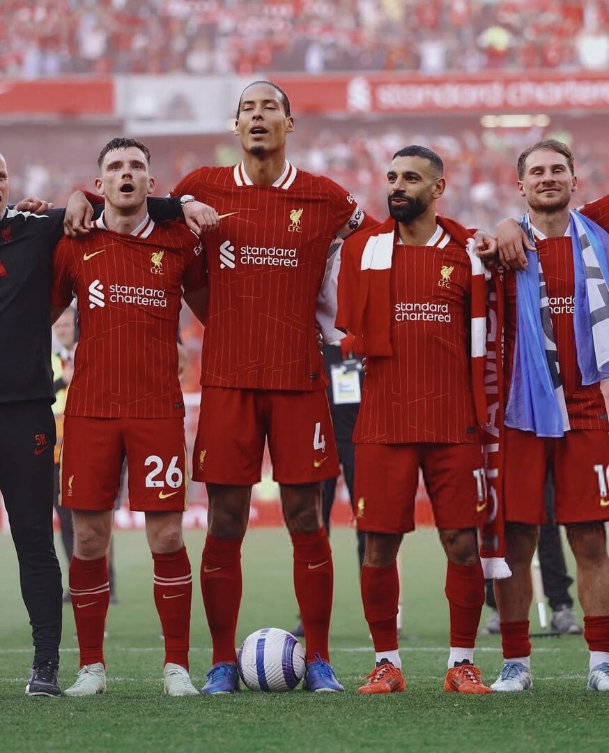قائد ليفربول يودّع محمد صلاح وأندرو روبرتسون برسالة مؤثرة (صورة)