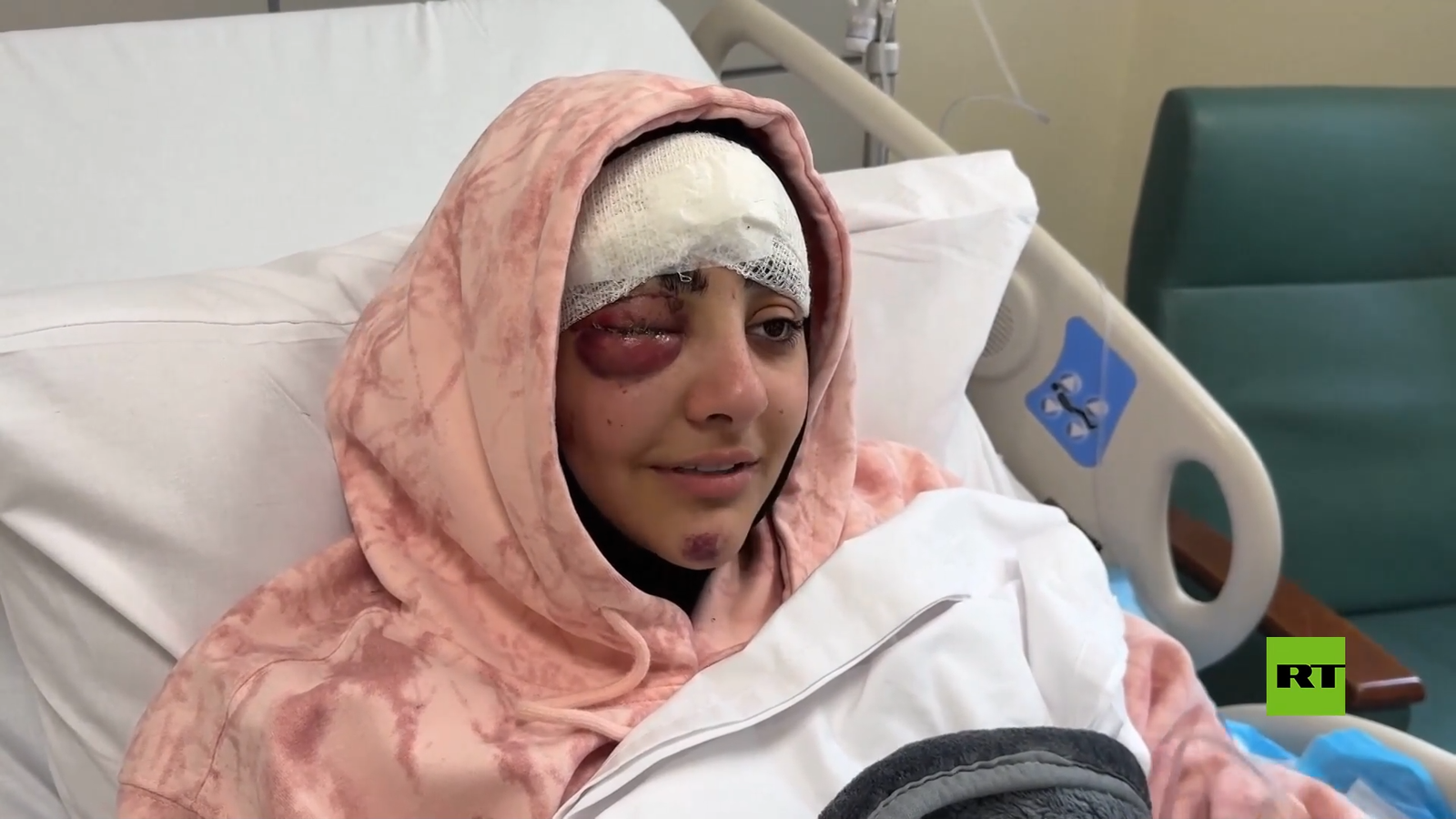 صحفية لبنانية مصابة تروي تفاصيل الضربة الإسرائيلية التي أودت بحياة زميلتها آمال خليل