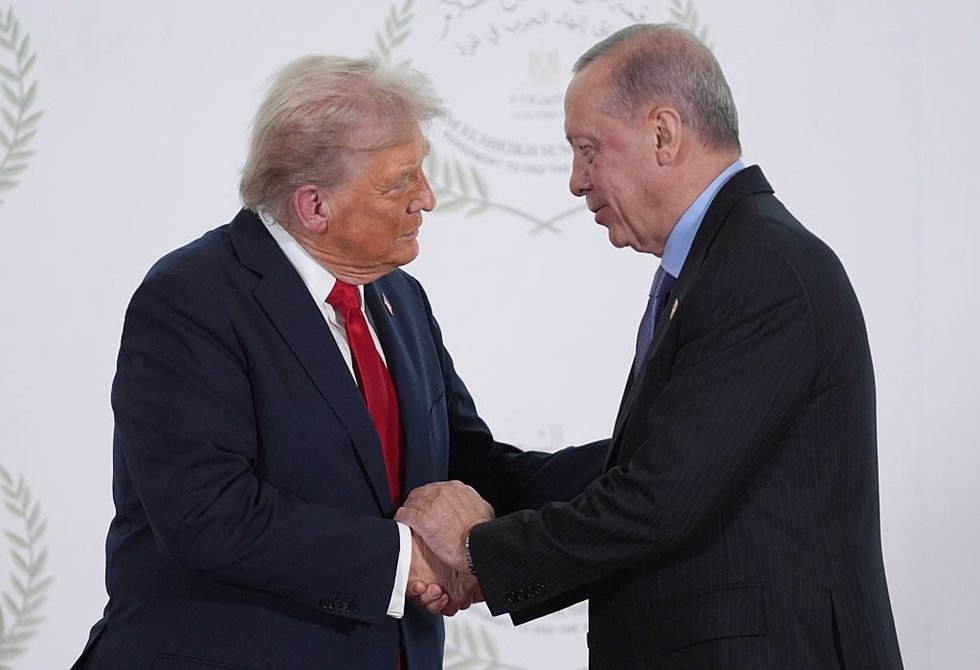 رجب طيب أردوغان يجري اتصالًا هاتفيًا مع دونالد ترامب بشأن محاولة الهجوم على عشاء مراسلي البيت الأبيض